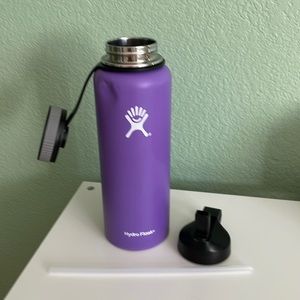 Hydro Flask 40 oz Stainless Steel water bottle with straw lid included